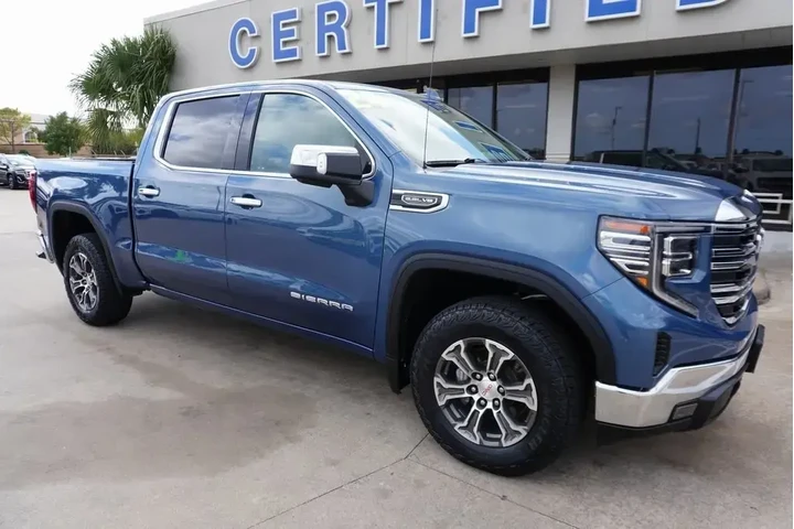 $35988 : GMC Sierra 1500 2024 4x2 SLT image 1