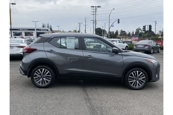 $18999 : Nissan Kicks 2024 SV 4dr Cro image 2