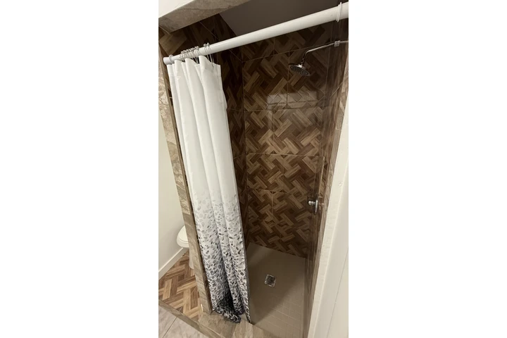 $1100 : Estudio image 4