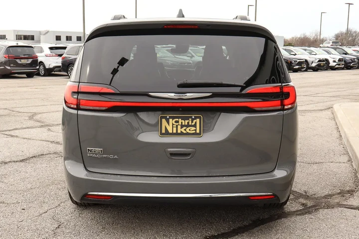 $20688 : 2022 Pacifica Touring L FWD image 5