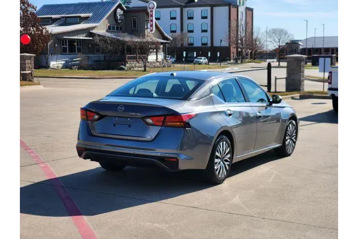 $19995 : Nissan Altima 2024 2.5 SV 4d image 6