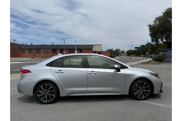 2021 Corolla SE image 5