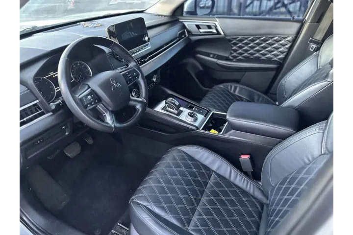 $20995 : 2022 Outlander SEL Special Ed image 9