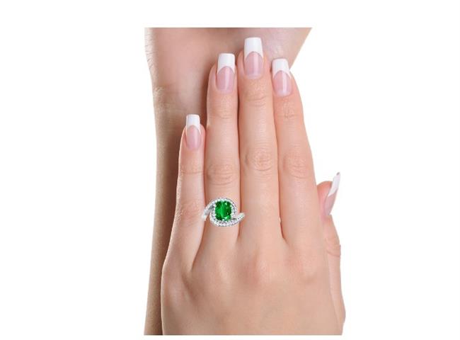$8181 : Buy Spiral Shank Emerald Ring image 1