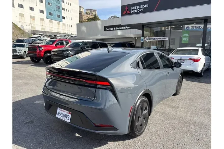 $28498 : Toyota Prius 2023 LE 4dr Hat image 5