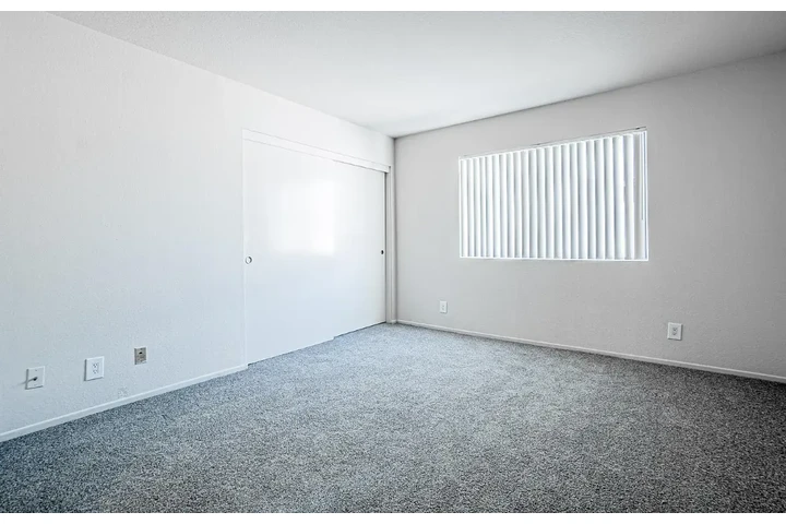 $1795 : Courtyard 1 Bd 1 Bath $1,795 image 8