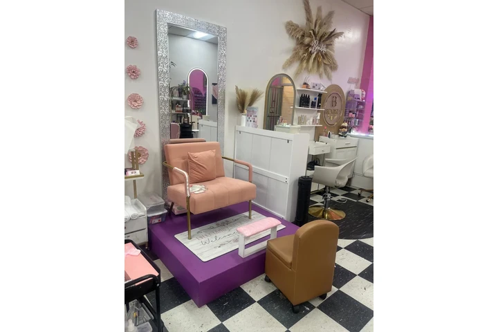 $800 : ✨ ¡Se renta estación de uñas! image 1