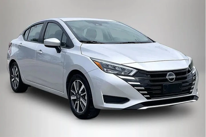 $15320 : Nissan Versa 2025 SV 4dr Sed image 1