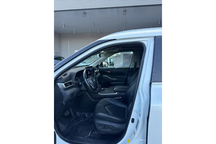 $38999 : Toyota Highlander 2024 LE 4d image 10