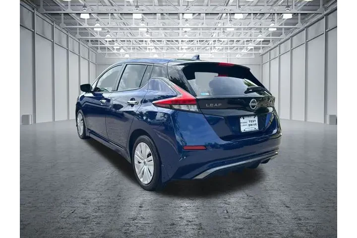 $13995 : Nissan LEAF 2023 S 4dr Hatch image 5