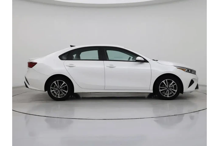 $15998 : Kia Forte 2023 LXS 4dr Sedan image 7