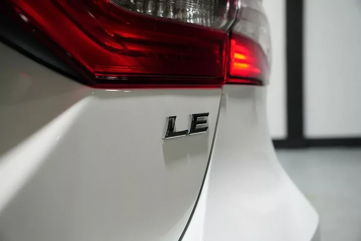 $16138 : 2019 Camry image 8