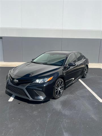 $15999 : 2018 Camry SE image 3