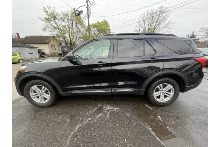 2022 Explorer XLT image 5