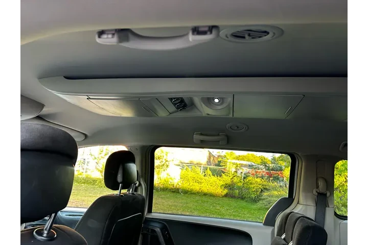 $6250 : 2012 Town & Country Touring image 7