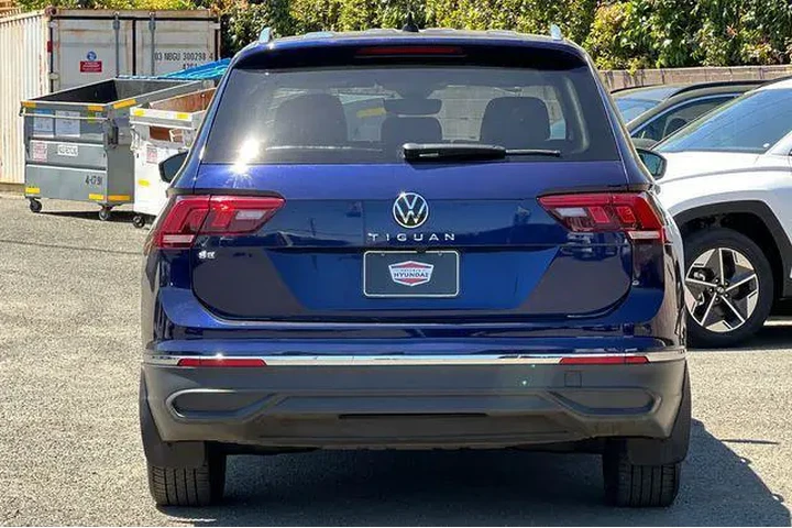 $20590 : Volkswagen Tiguan 2023 SE 4d image 2