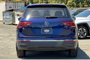 $20590 : Volkswagen Tiguan 2023 SE 4d thumbnail