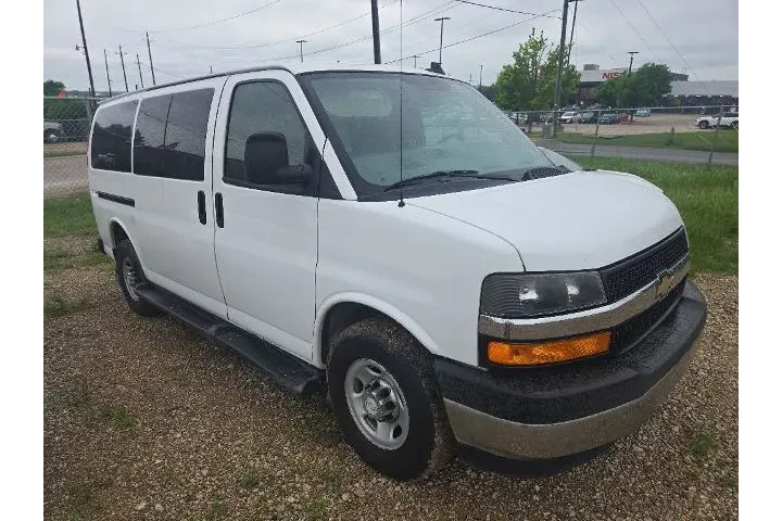 $23104 : Chevrolet Express 2017 LT 35 image 4