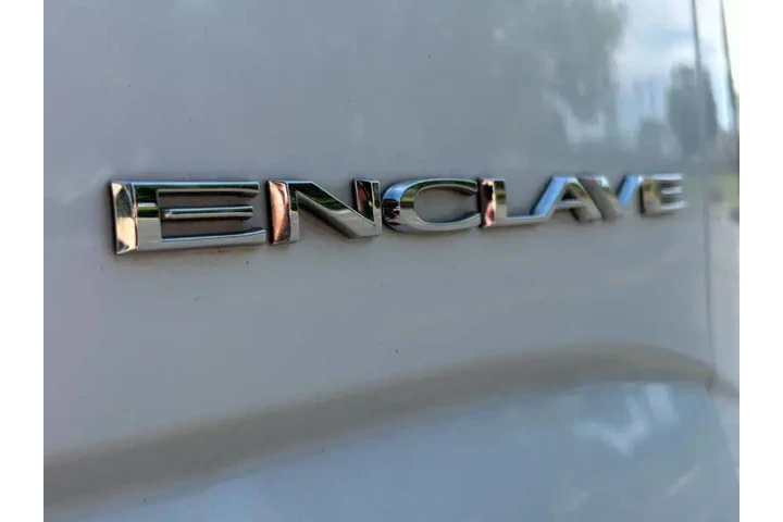 $11900 : 2018 Enclave Essence image 10