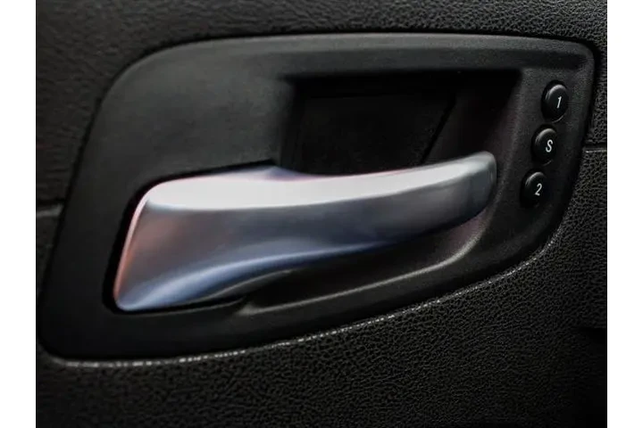 $31990 : Chrysler 300 2021 S V8 4dr S image 10