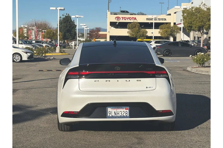 $32870 : Toyota Prius 2024 AWD Limite image 5