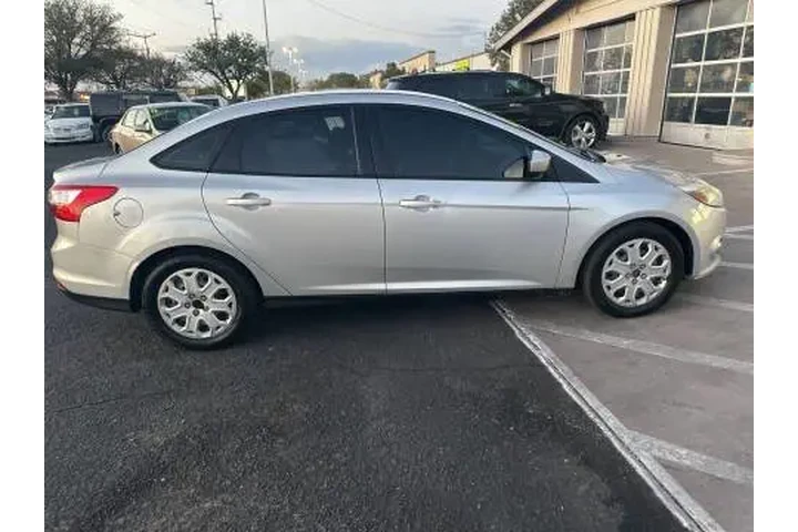 $10995 : 2012 Focus SE image 4