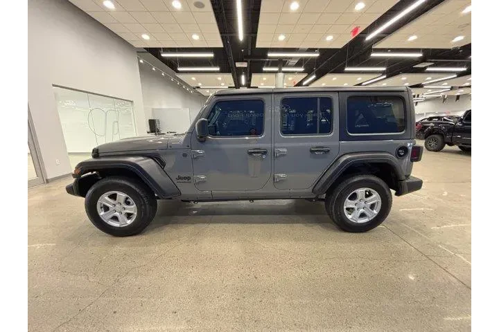 $33990 : Jeep Wrangler Unlimited 2022 image 5