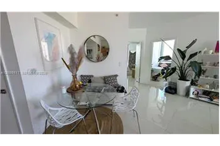 $4000 : Rental property with 2 bedro image 1