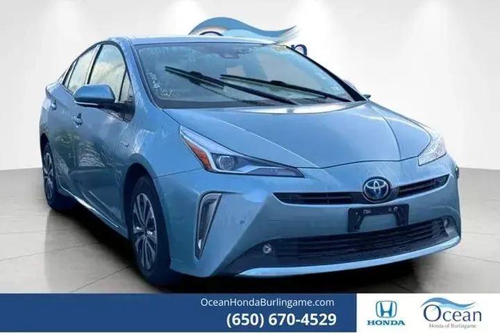 $28991 : Toyota Prius 2022 AWD Nights image 1