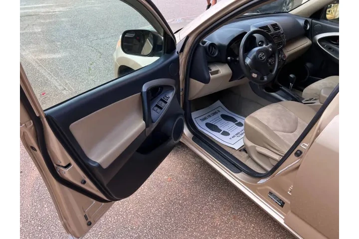 $8999 : 2011 RAV4 image 10