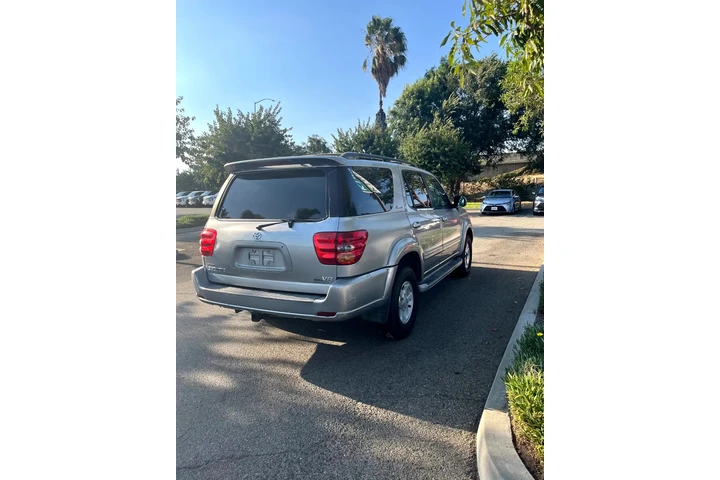 $3000 : 2002 Toyota Sequoia Runs great image 2