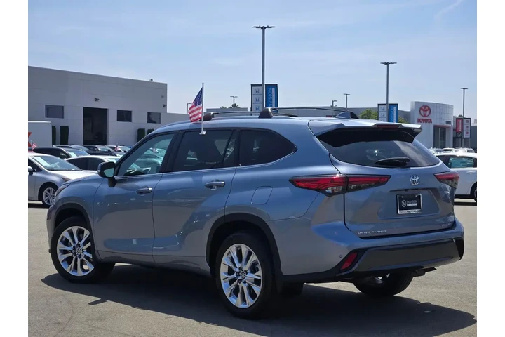 $39995 : Toyota Highlander 2023 L 4dr image 5