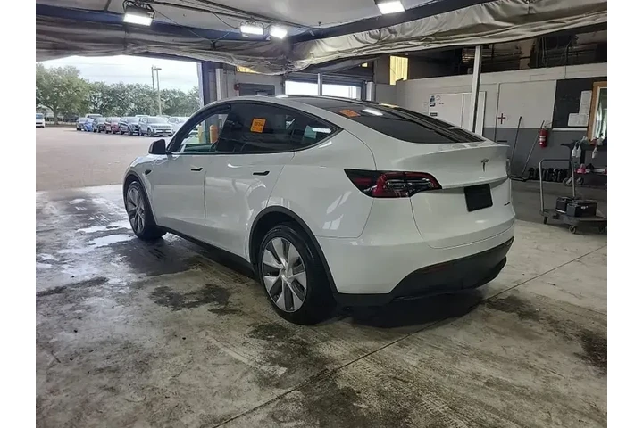 $28590 : Tesla Model Y 2023 AWD 4dr C image 3