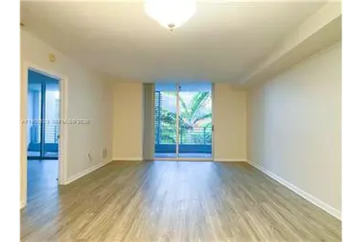 $3900 : Rental property with 1 bedro image 10