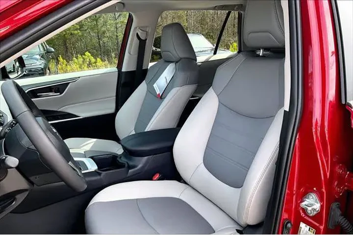 $33998 : Toyota RAV4 2025 XLE Premium image 8