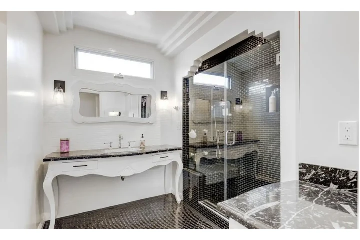 $1800 : Spacious Layout image 4