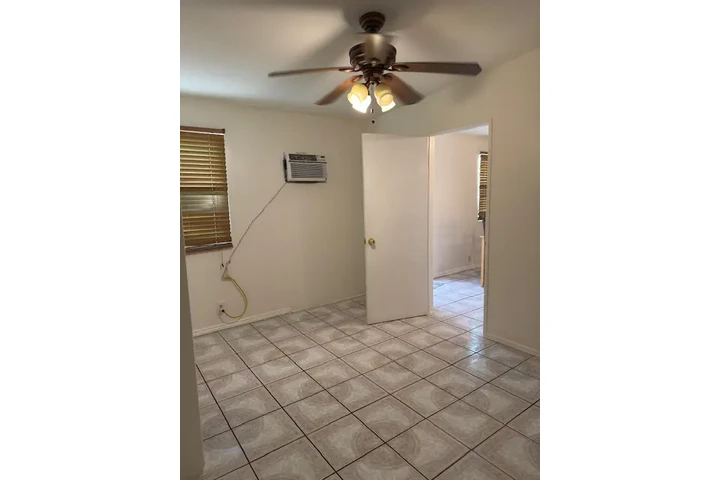$1900 : Casa Privada image 4