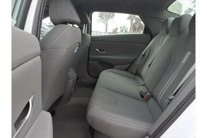 $26990 : Hyundai ELANTRA Hybrid 2024 image 8