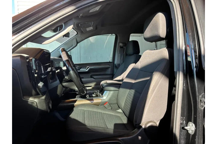 2022 Silverado 1500 RST image 7