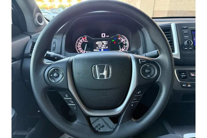 Honda Ridgeline 2017 AWD RT image 9