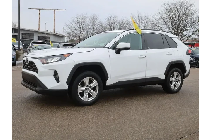 $23677 : Toyota RAV4 2021 AWD XLE 4dr image 5
