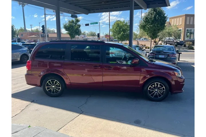 2019 Grand Caravan SXT image 4