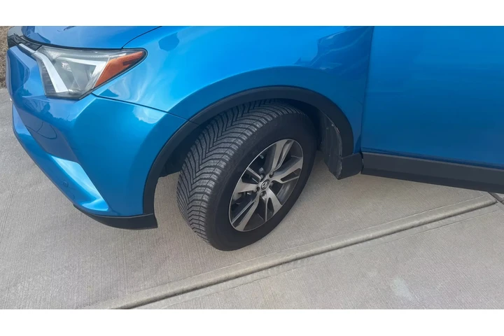 $9900 : RAV4 XLE, 2018 image 7
