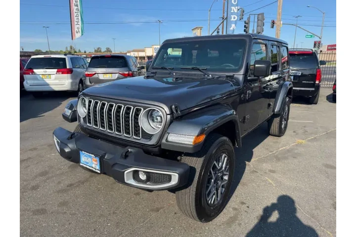 $39998 : 2025 Wrangler Sahara image 5