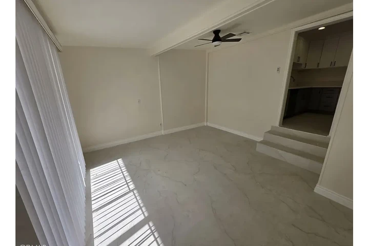 $1700 : 3 habitaciones, 2 baños, North image 4