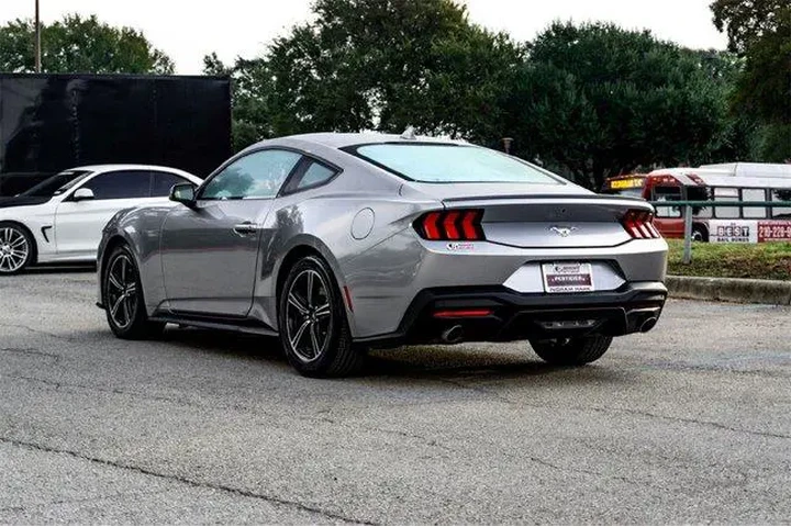 $26766 : Ford Mustang 2024 EcoBoost 2 image 7