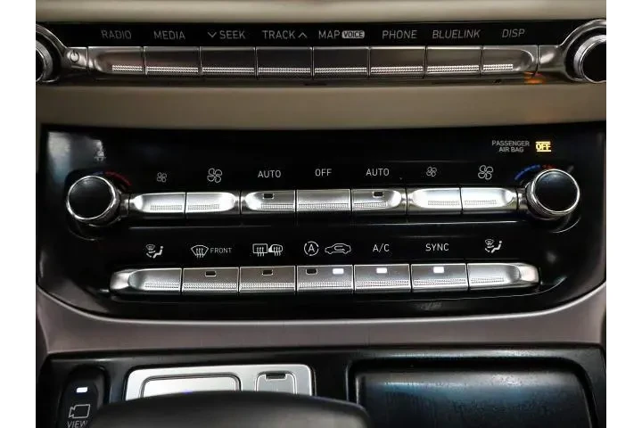 $25995 : Genesis G90 2017 5.0 Ultimat image 1