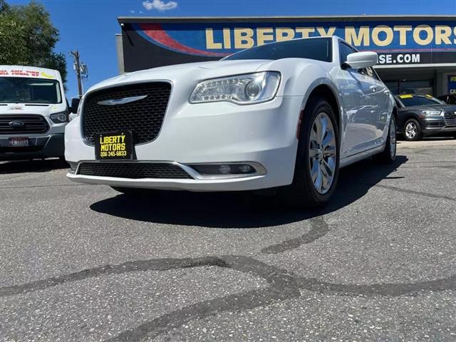 2016 CHRYSLER 300 image 2