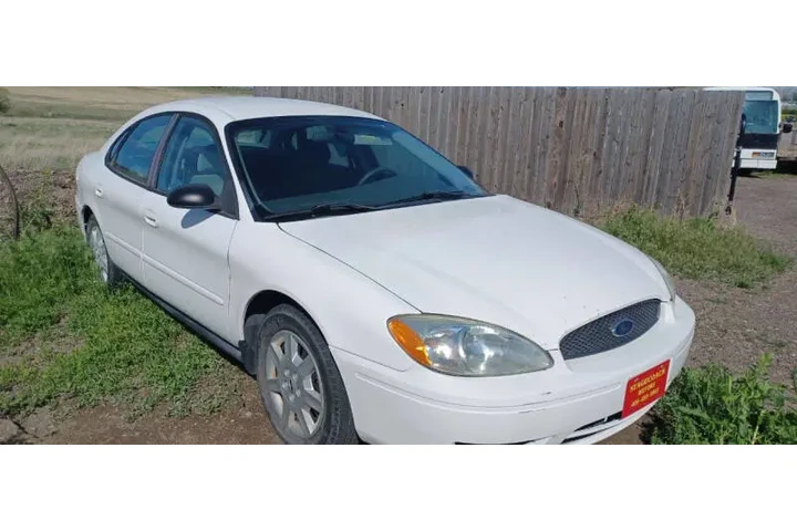 $3895 : 2005 Taurus SE image 3