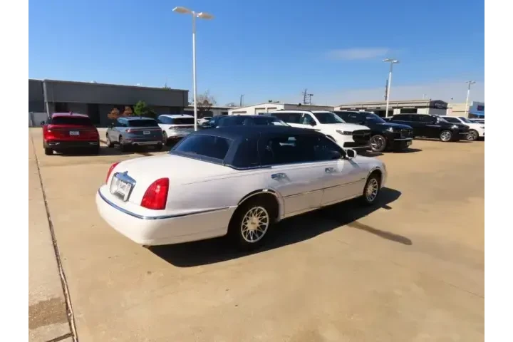 $12911 : Lincoln Town Car 2000 Signat image 9